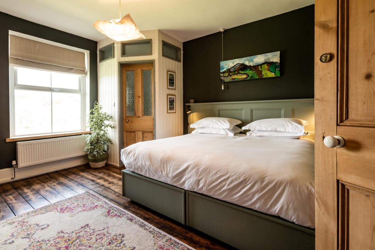 Bed and Breakfast The Old Vicarage Moylgrove Екстер'єр фото