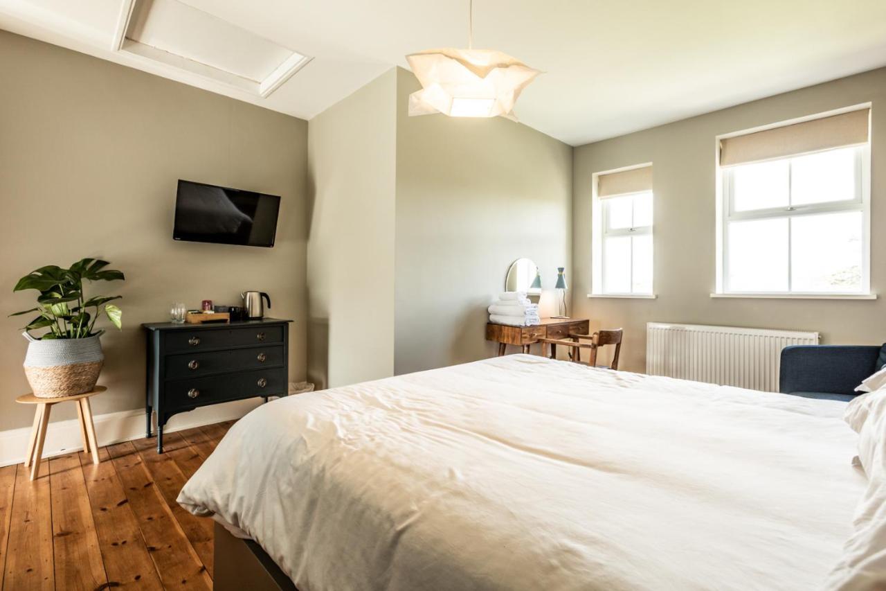 Bed and Breakfast The Old Vicarage Moylgrove Екстер'єр фото