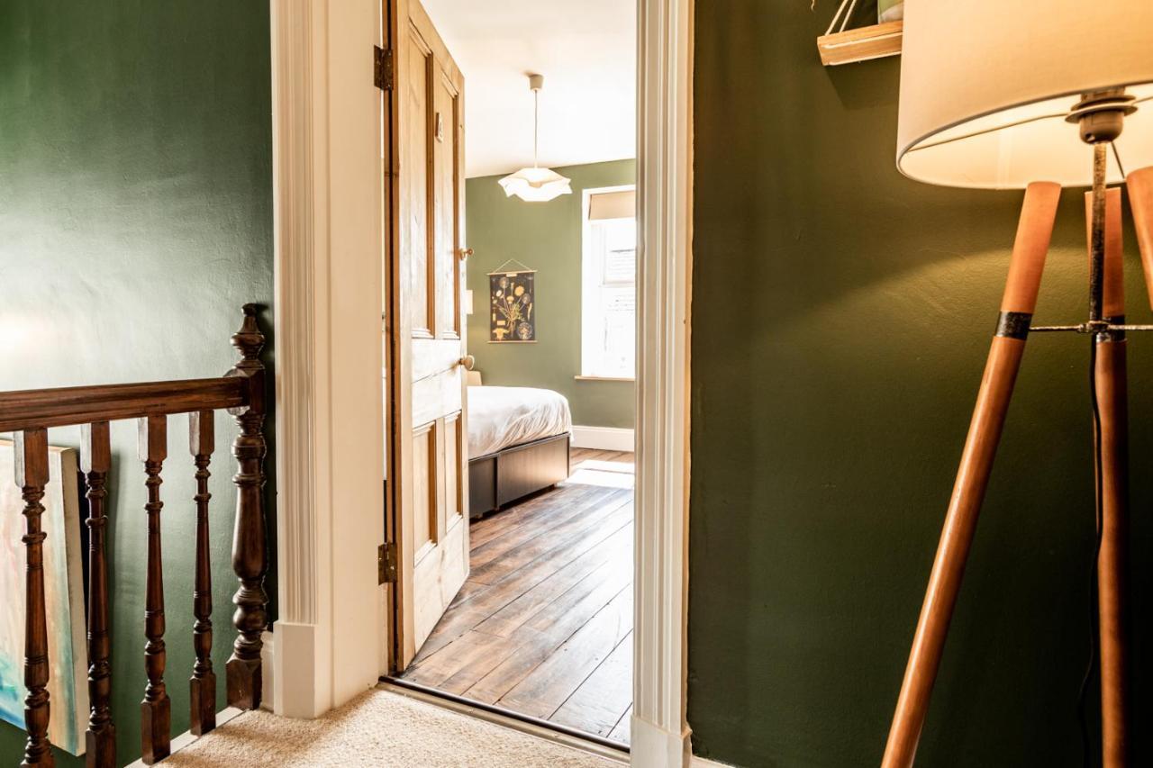 Bed and Breakfast The Old Vicarage Moylgrove Екстер'єр фото