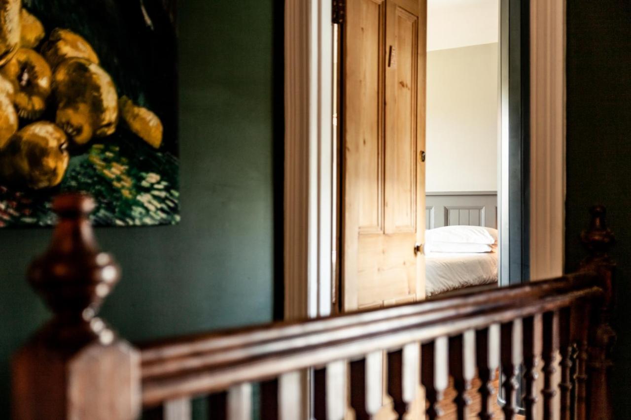 Bed and Breakfast The Old Vicarage Moylgrove Екстер'єр фото