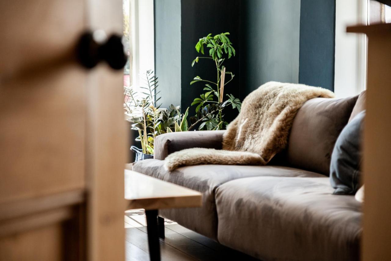 Bed and Breakfast The Old Vicarage Moylgrove Екстер'єр фото